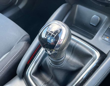 Nissan Qashqai 1.3 Qashqai N-Connecta DiG-T 5dr 45