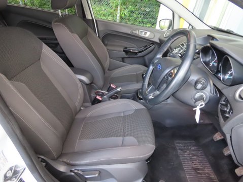 Ford Fiesta TITANIUM 10