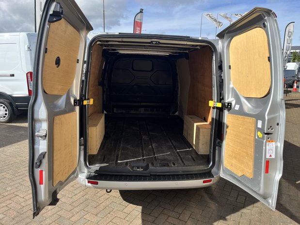 Ford Transit Custom Transit Custom 300 L2 Diesel FWD 2.0 Eco Blue 130ps Low Roof Limited Van 22