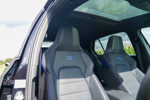 Volkswagen Golf R TSI 4MOTION DSG 10