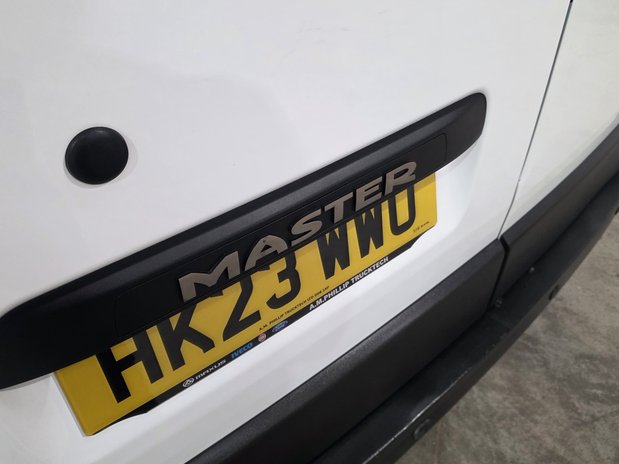 Renault Master RENAULT MASTER LWB DIESEL FWD LM35dCi 135 Business+ Medium Roof Van 22