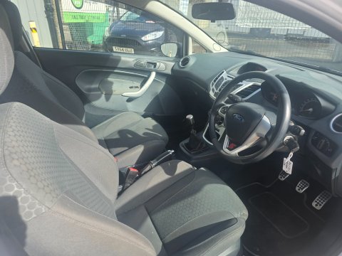 Ford Fiesta ZETEC S 11