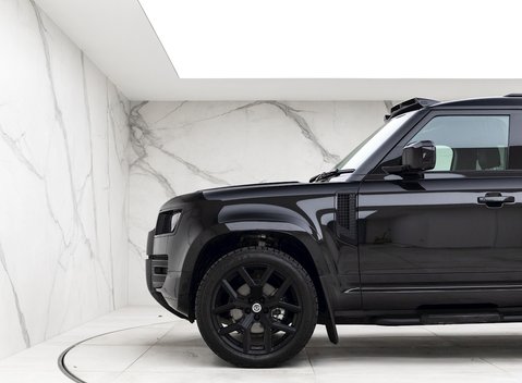 Land Rover Defender 110 SE D250 Urban 28