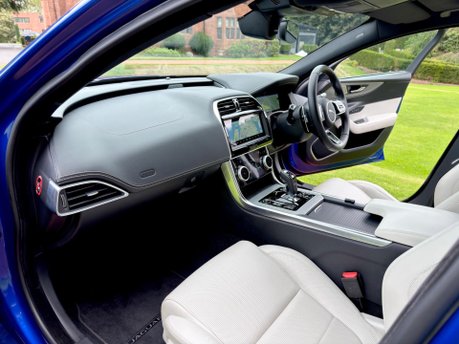 Jaguar XE R-DYNAMIC HSE 15