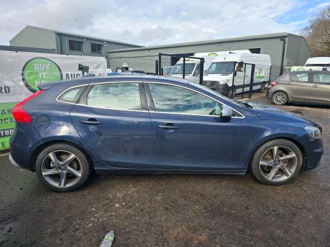 Volvo V40 D2 R-DESIGN 2