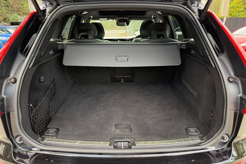 Volvo XC60 T5 R-DESIGN PRO AWD -ONE OWNER - 7 VOLVO SERVICES 21