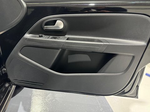 Volkswagen Up 1.0 TSI up! GTI 29