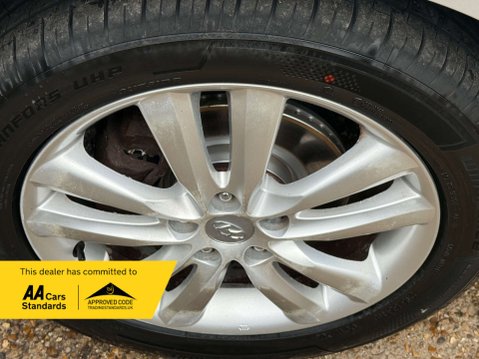Hyundai ix35 2.0 ix35 Premium 4WD CRDi 134 4WD 5dr 25