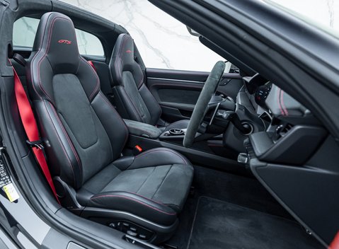 Porsche 911 Targa 4 GTS (992) 18