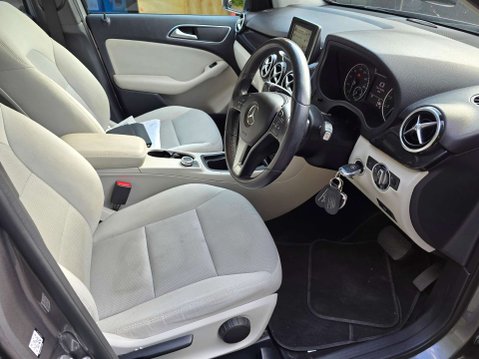 Mercedes-Benz B Class 1.6 B180 BlueEfficiency SE Auto 5dr 6