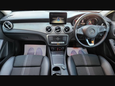 Mercedes-Benz GLA GLA 180 URBAN EDITION 11