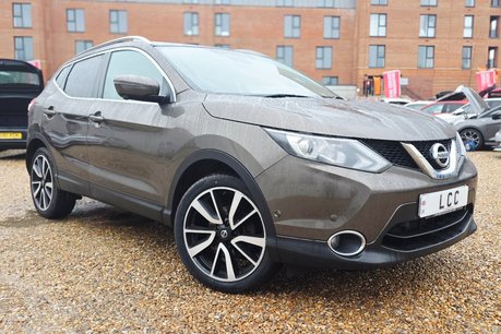Nissan Qashqai 1.2 TEKNA DIG-T FULL HISTORY! 360 CAMERA.. SAT NAV ! GLASS ROOF