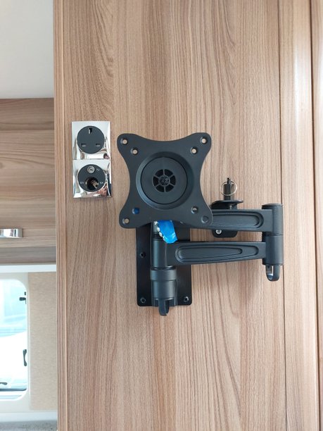 Swift Escape 694 2022 5