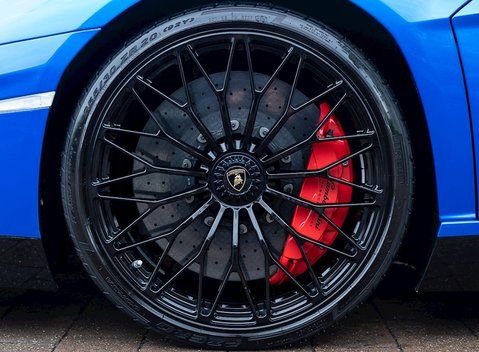 Lamborghini Aventador SV LP 750-4 Coupe 12