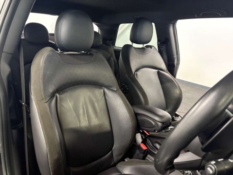 Mini Hatch 2.0 Cooper S Sport Auto 3dr 17