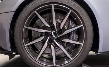 Aston Martin DB11 V12 6