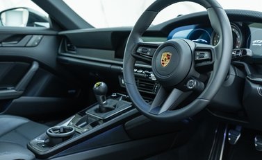 Porsche 911 GT3 Touring (992) 14