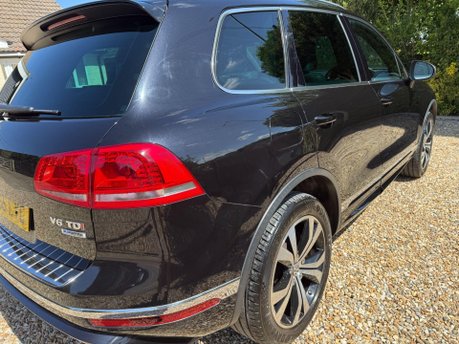 Volkswagen Touareg 3.0 TDI V6 BlueMotion Tech R-Line SUV 5dr Diesel Tiptronic 4WD Euro 6 (s/s) 10