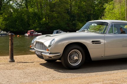 Aston Martin DB6 21