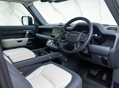 Land Rover Defender 90 D300 X-DYNAMIC HSE 25