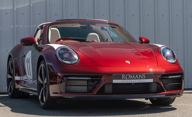 Porsche 911 (992) Targa 4S Heritage Design Edition 1