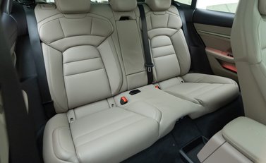 Porsche Taycan 4S Cross Turismo 14