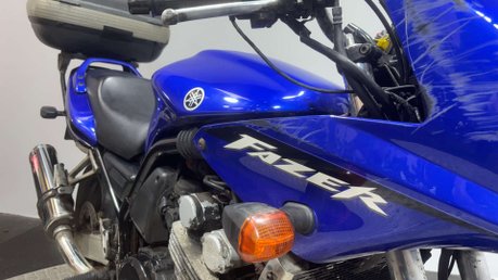 Yamaha FZS 2003 HIGH MILES RUNNING PROJECT BIKE SPARES OR REPAIR 600CC 26