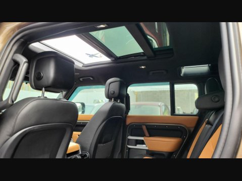 Land Rover Defender X-DYNAMIC HSE MHEV 50