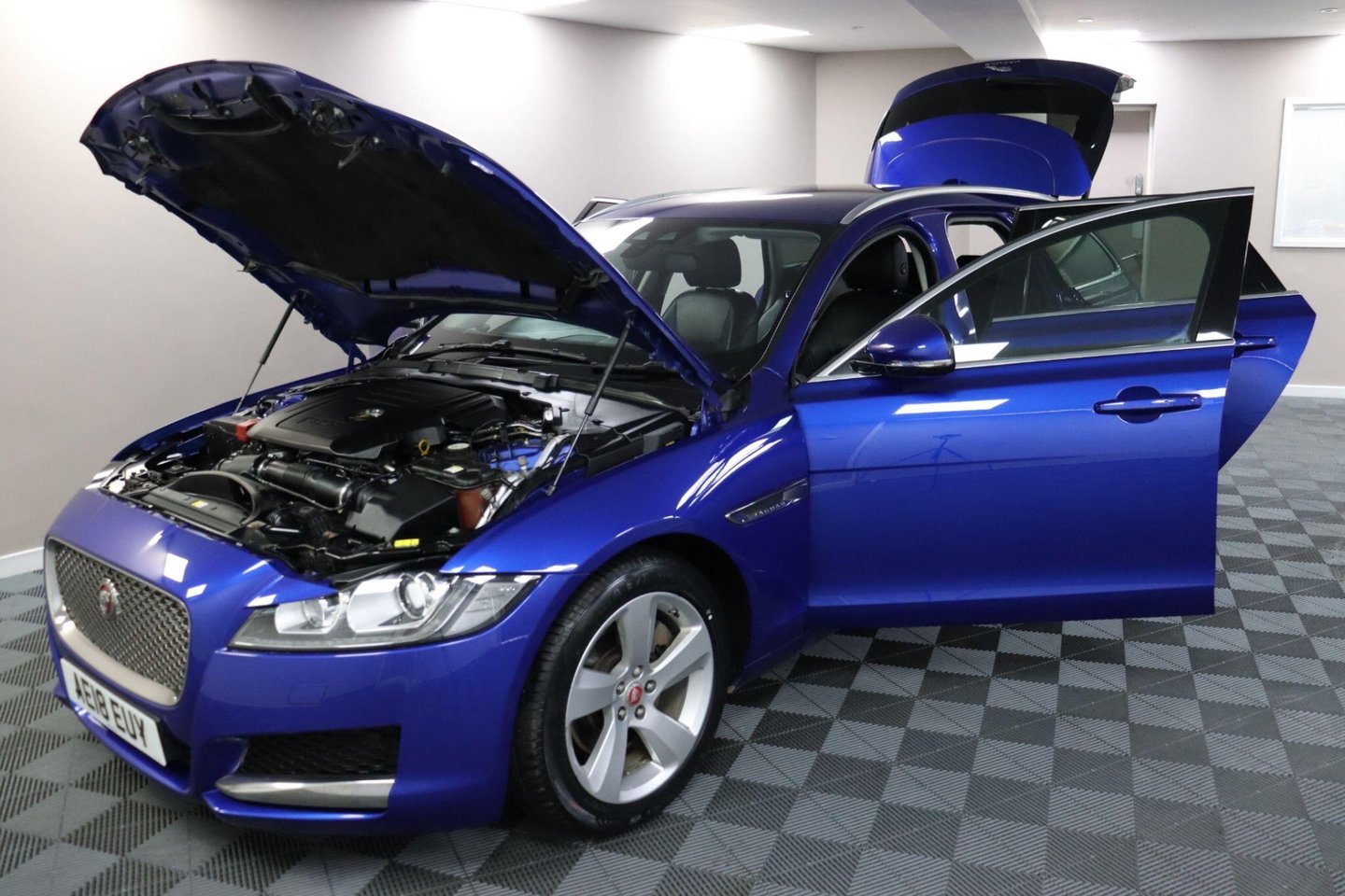 2018 Jaguar XF — image 15