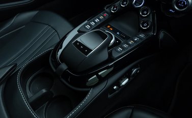 Aston Martin V8 Vantage 21