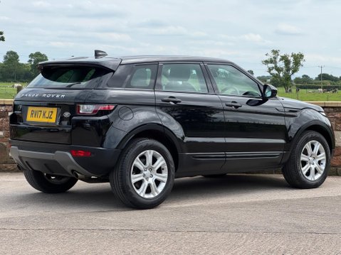 Land Rover Range Rover Evoque 2.0 eD4 SE Tech FWD Euro 6 (s/s) 5dr 4