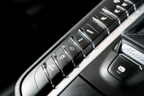 Porsche Macan GTS PDK. WARRANTY. EXCELLENT PSH. SPORT DESIGN PACKAGE. SPORTS EXHAUST. 25