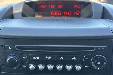 Citroen Berlingo 750 L2 1.6 Hdi 90 ps - Dog Van with Air Conditioning - Ex MOD 27