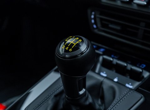 Porsche 911 GT3 TOURING (992) 28