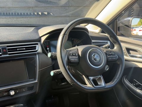 MG 5 MG5 Exclusive EV 5dr 24