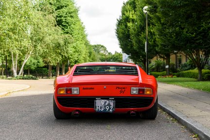 Lamborghini Miura P400 SV 6