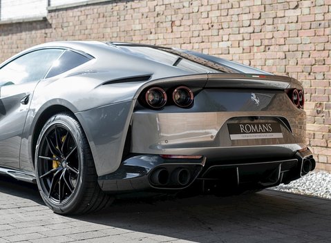 Ferrari 812 Superfast 26