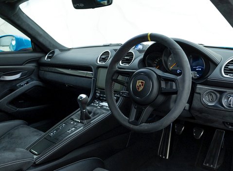 Porsche 718 Cayman GT4 9