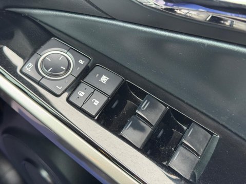 Lexus Is 2.5 300h Executive Edition E-CVT Euro 6 (s/s) 4dr 37