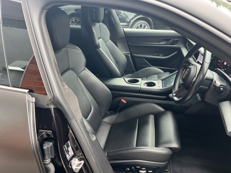 Porsche Taycan 500kW Turbo 93kWh 4dr 17