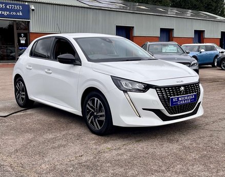 Peugeot 208 1.2 208 Allure Premium+ PureTech SS 5dr 4