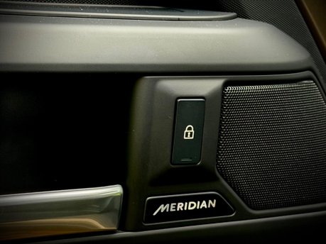 Land Rover Defender HARD TOP X-DYNAMIC HSE 16