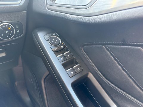 Ford Focus TITANIUM 2