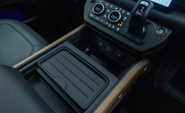 Land Rover Defender 110 D300 X 19