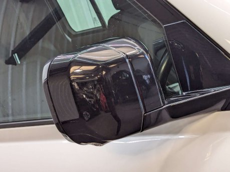 Land Rover Defender 2.0 Defender SE D Auto 4WD 5dr 26