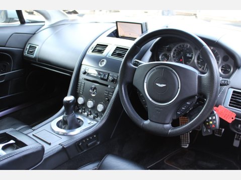Aston Martin Vantage V8 13
