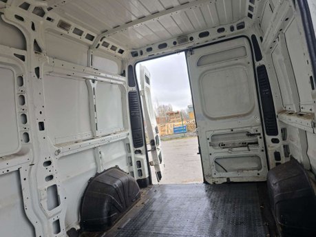 Peugeot Boxer 2.0 BlueHDi 335 Professional Panel Van 5dr Diesel Manual L2 H2 Euro 6 (130  28
