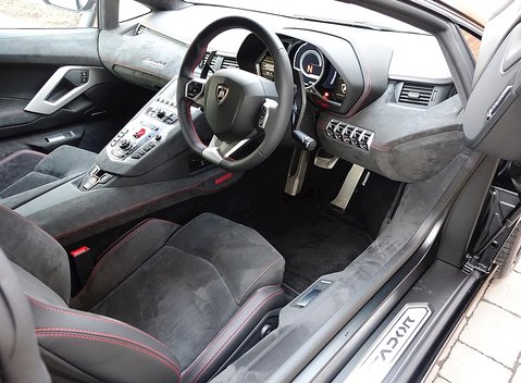 Lamborghini Aventador LP 700-4 Pirelli Edition 17