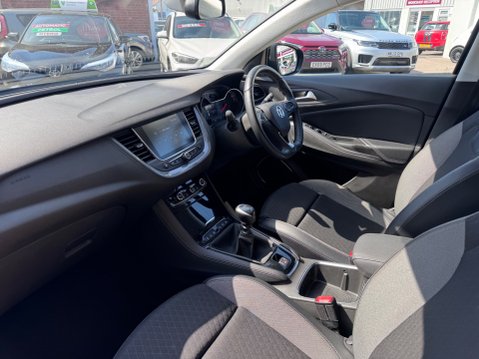 Vauxhall Grandland X SRI NAV 11