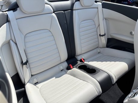 Mercedes-Benz C Class 2.1 C220d AMG Line (Premium Plus) Cabriolet 2dr Diesel 4MATIC (170ps) 20